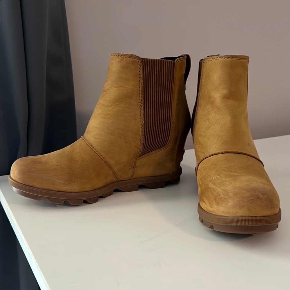Sorel EVIE Chelsea Wedge Boots